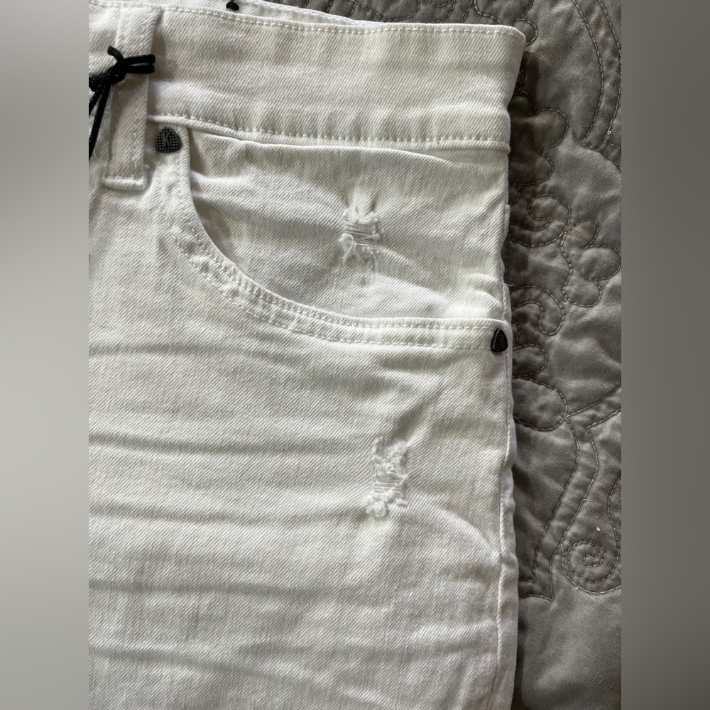 NWT Kut From The Kloth Jane High Rise White Denim Cutoff Shorts Size 12 - Picture 7 of 11